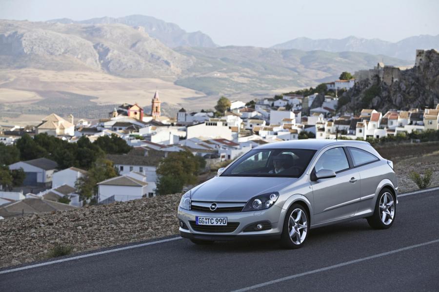  Opel Astra GTC 2005 года  (фото 111 из 212)